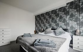 Hullidays - 'Old School Penthouse' Trinity Square